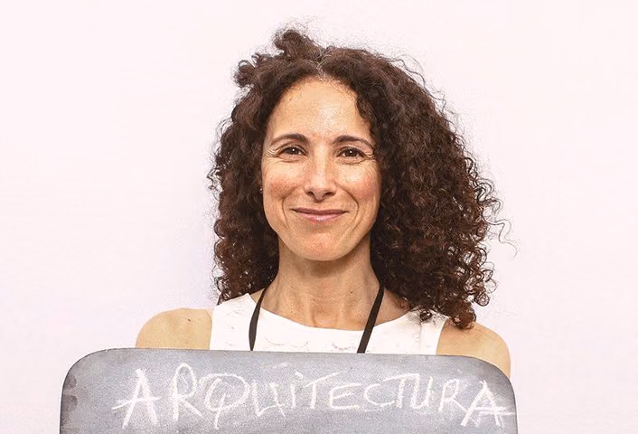 Imagen de la noticia: El éxito de Verónica Corral y su «Arquitectura Poética»
