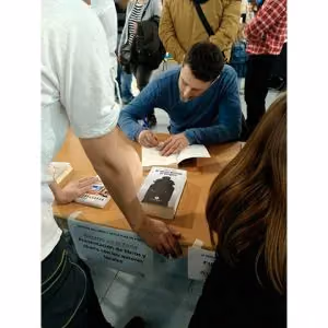 Imagen de la noticia: Firma de ejemplares de WATCH, entre el Cemento y el Pasto en la VI Feria del Libro de Parla