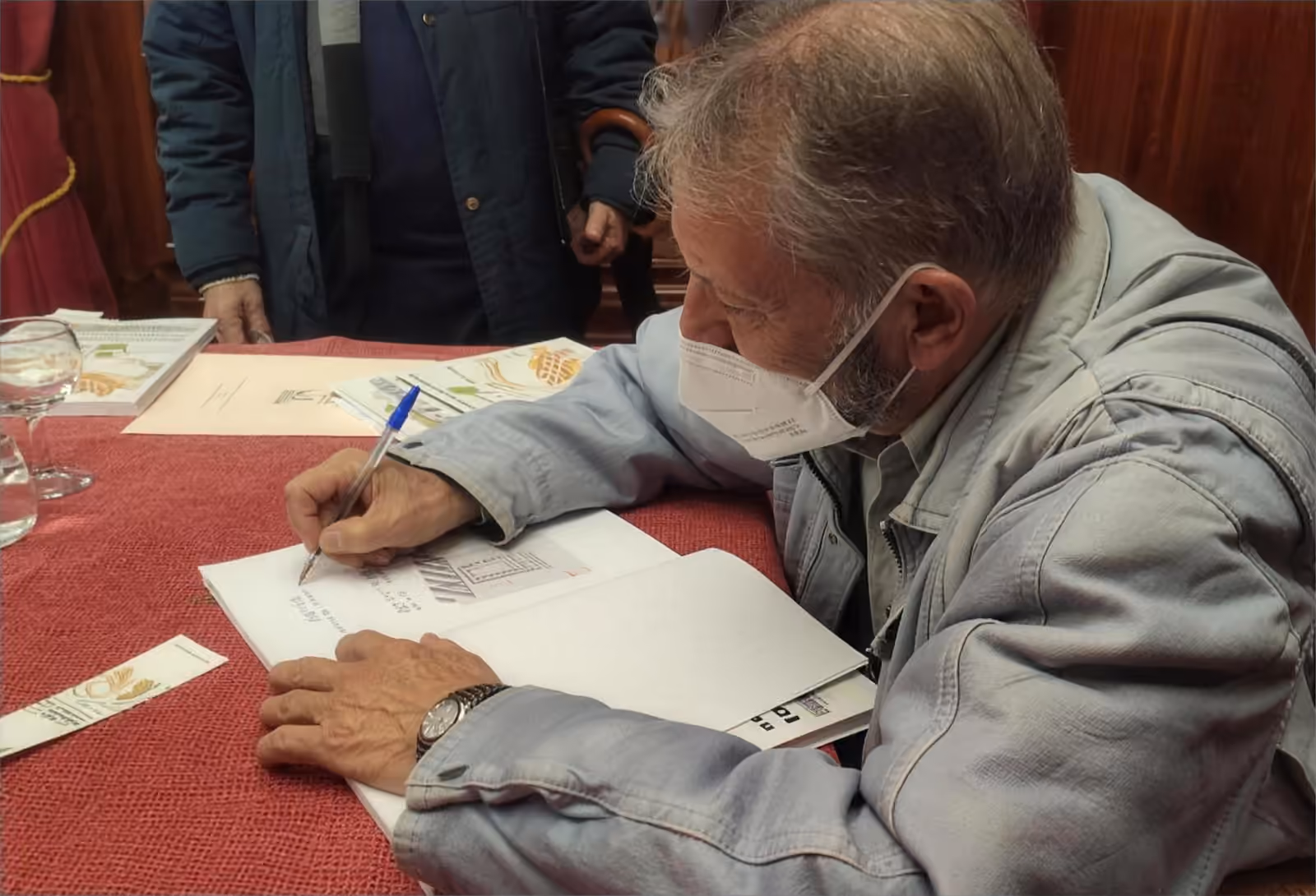 Imagen de la noticia: La Gomera acogió la presentación de la obra de José Pedro Sabina Díaz