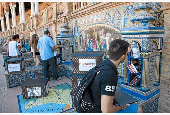 Imagen de la noticia: La Plaza de España celebra su centenario entre libros