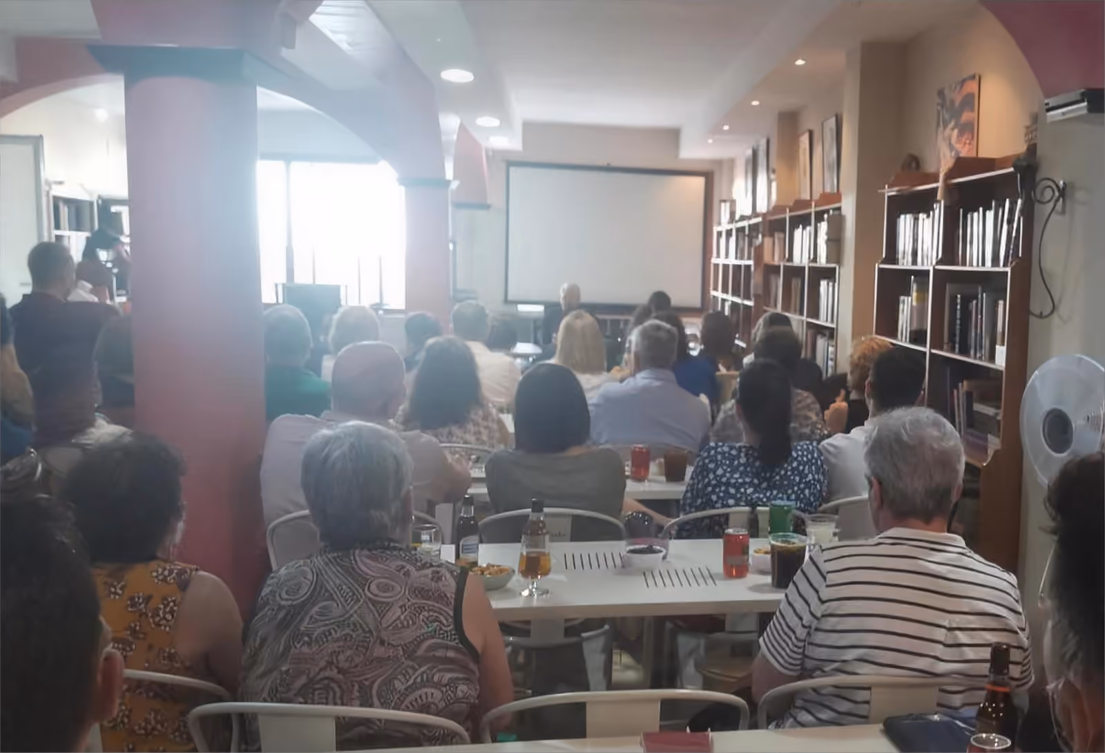 Imagen de la noticia: M.C. Gordon presenta su primera novela ‘Un sueño’ en su orgulloso pueblo natal