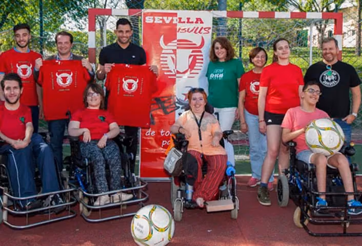 Imagen de la noticia: Punto Rojo une a Adán y Mary Carmen Delgado para colaborar con el Sevilla Bulls