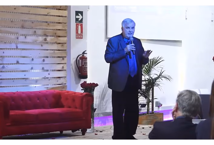 Imagen de la noticia: Simon Dolan presentó su nuevo libro Valores, la brújula para personas y organizaciones de futuro en el espacio Valkiria Hub de Barcelona