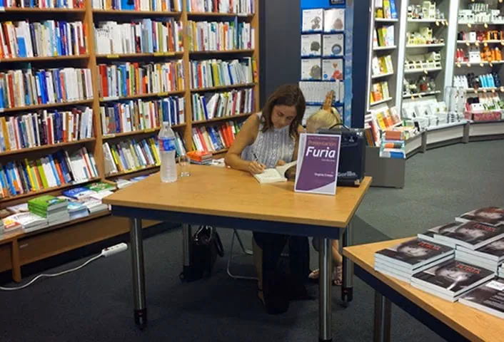 Imagen de la noticia: Virginia Crespo presenta «Furia» en Casa del Libro de Cartagena