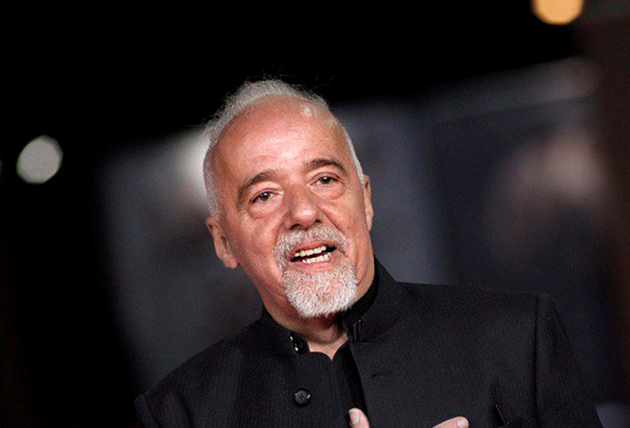 Paulo Coelho se pasa a la autoedición