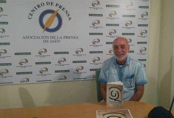 Éxito de la presentación del libro de Cayetano López en la APJ