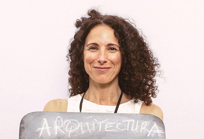 El éxito de Verónica Corral y su "Arquitectura Poética"